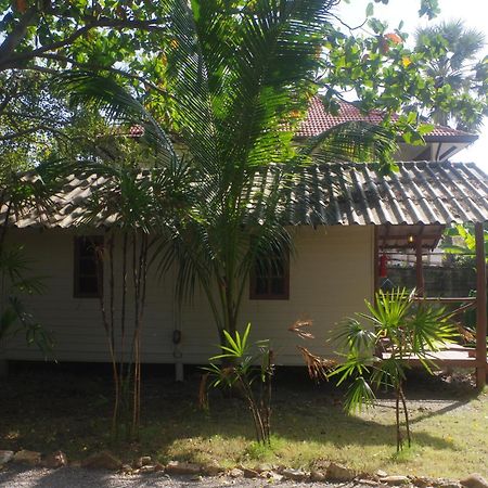 Thai House Beach Resort Ко-Ланта Экстерьер фото