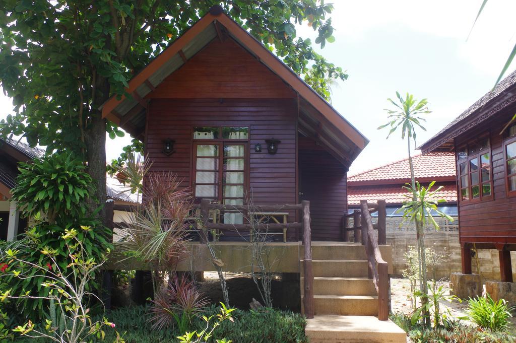Thai House Beach Resort Ко-Ланта Экстерьер фото