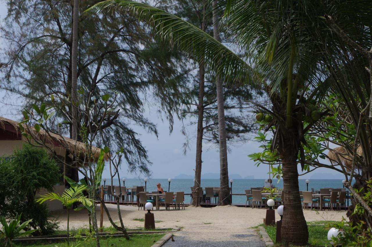 Thai House Beach Resort Ко-Ланта Экстерьер фото