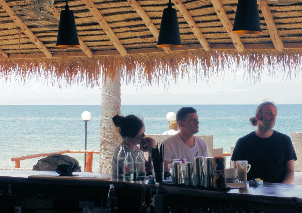 Thai House Beach Resort Ко-Ланта Экстерьер фото