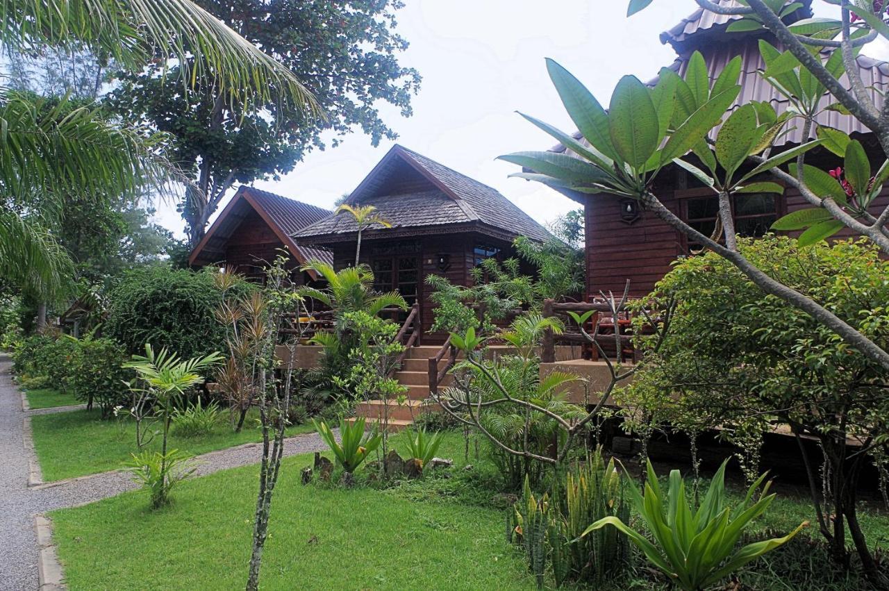 Thai House Beach Resort Ко-Ланта Экстерьер фото