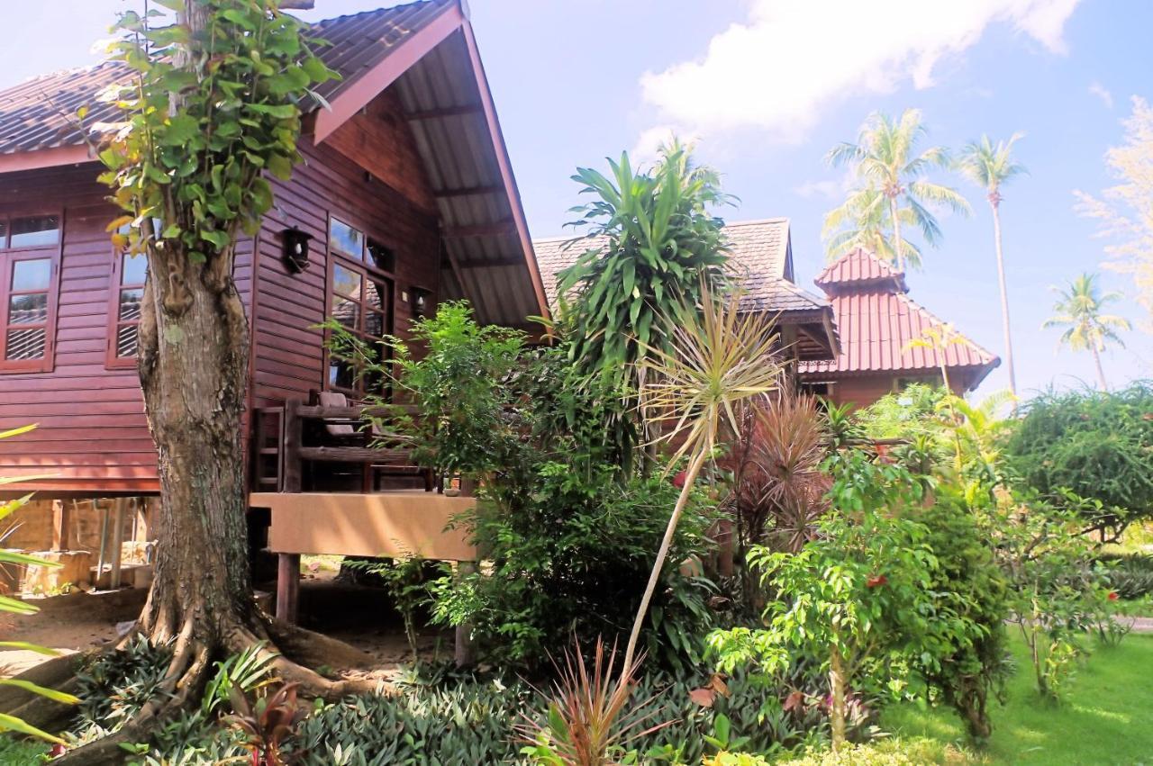 Thai House Beach Resort Ко-Ланта Экстерьер фото