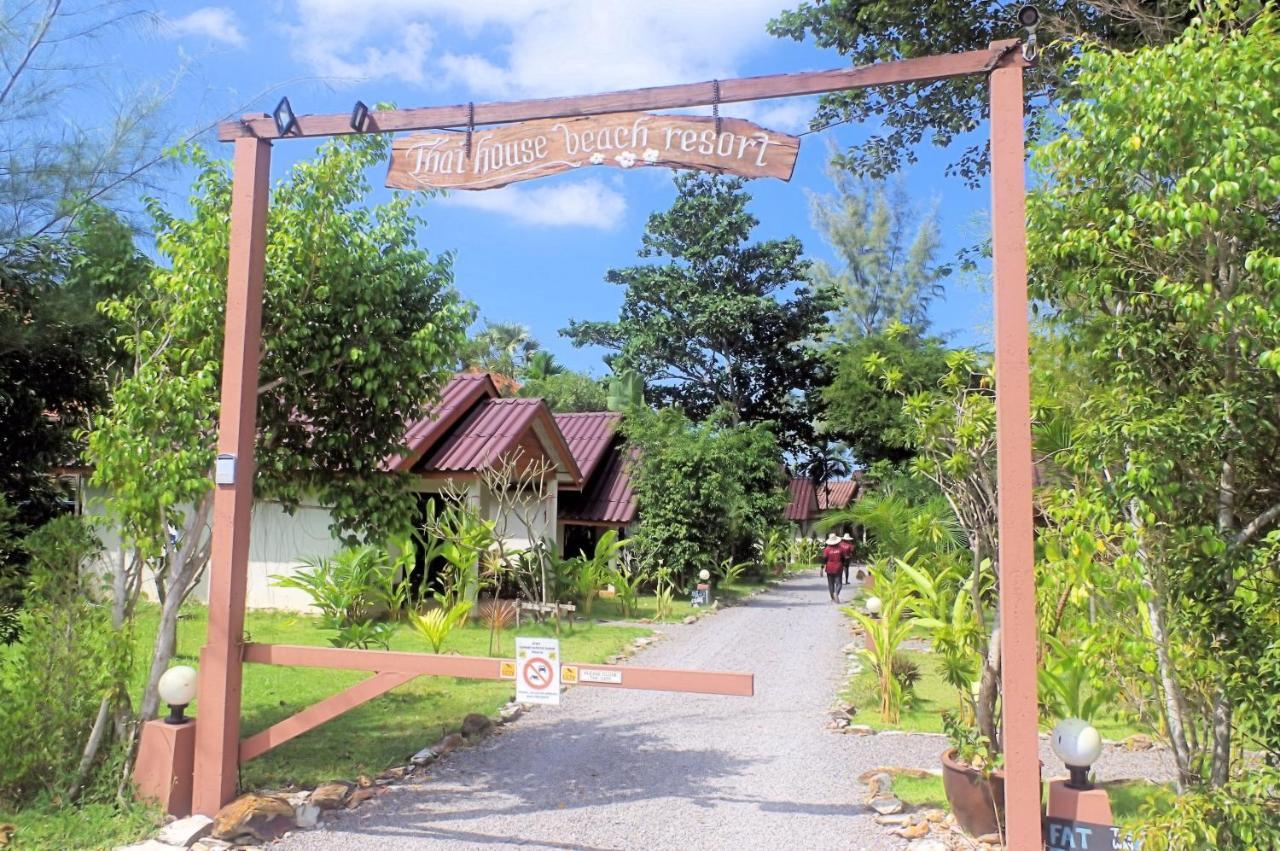 Thai House Beach Resort Ко-Ланта Экстерьер фото