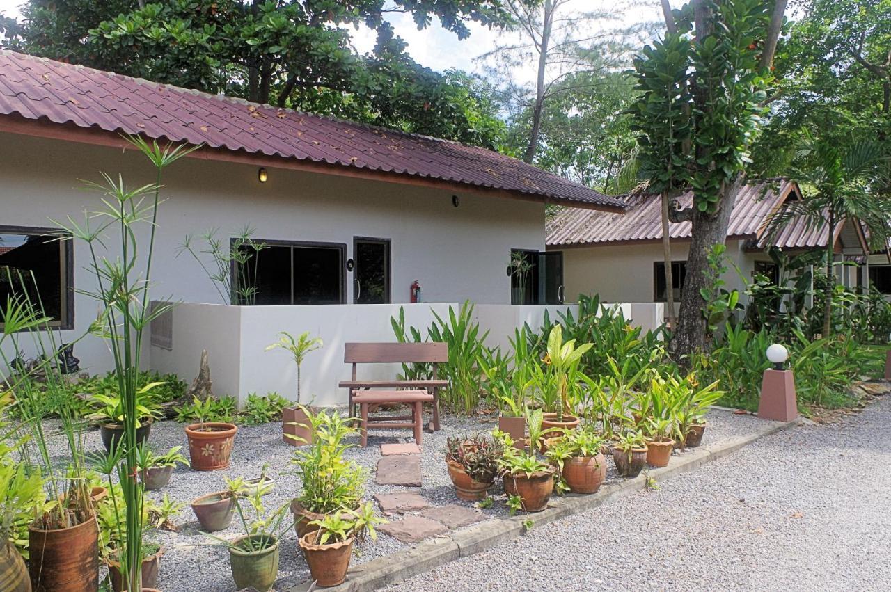 Thai House Beach Resort Ко-Ланта Экстерьер фото