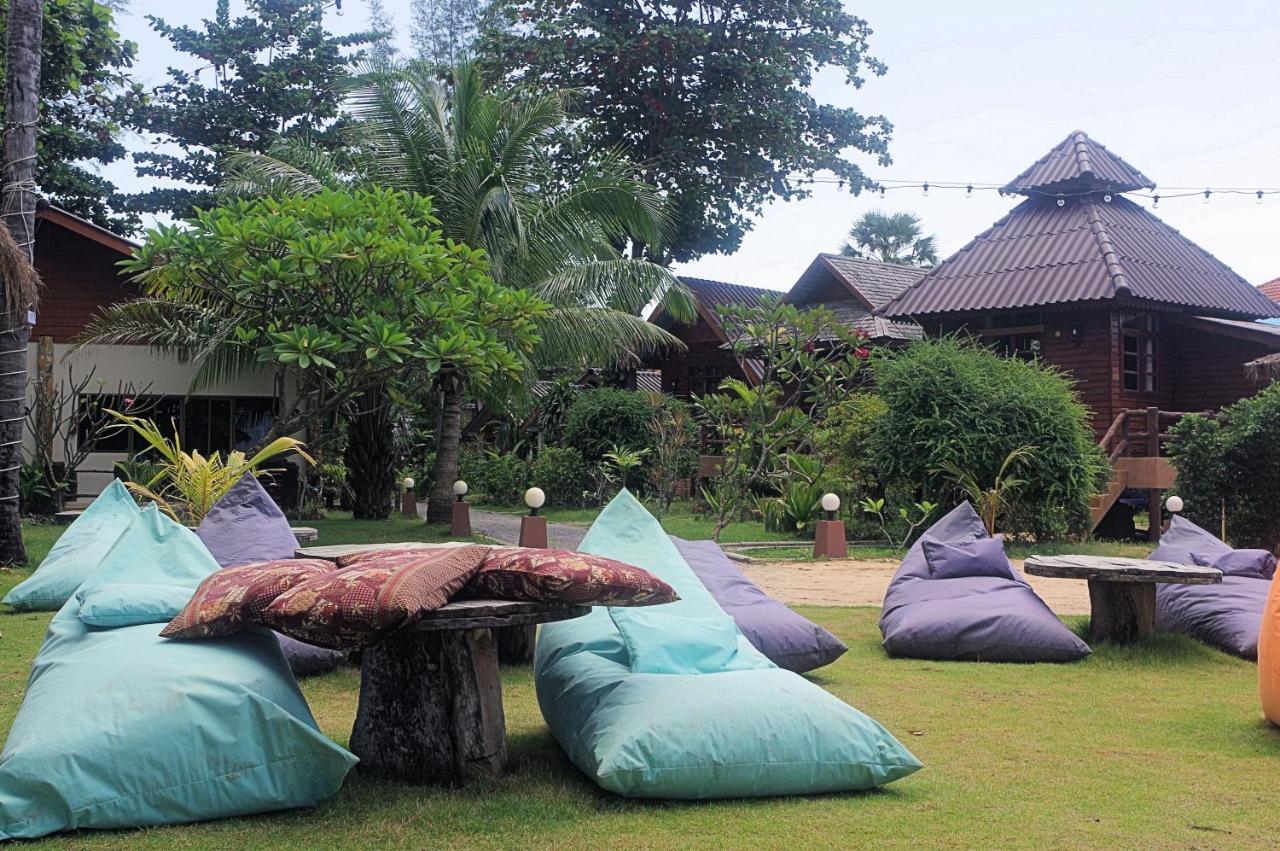 Thai House Beach Resort Ко-Ланта Экстерьер фото