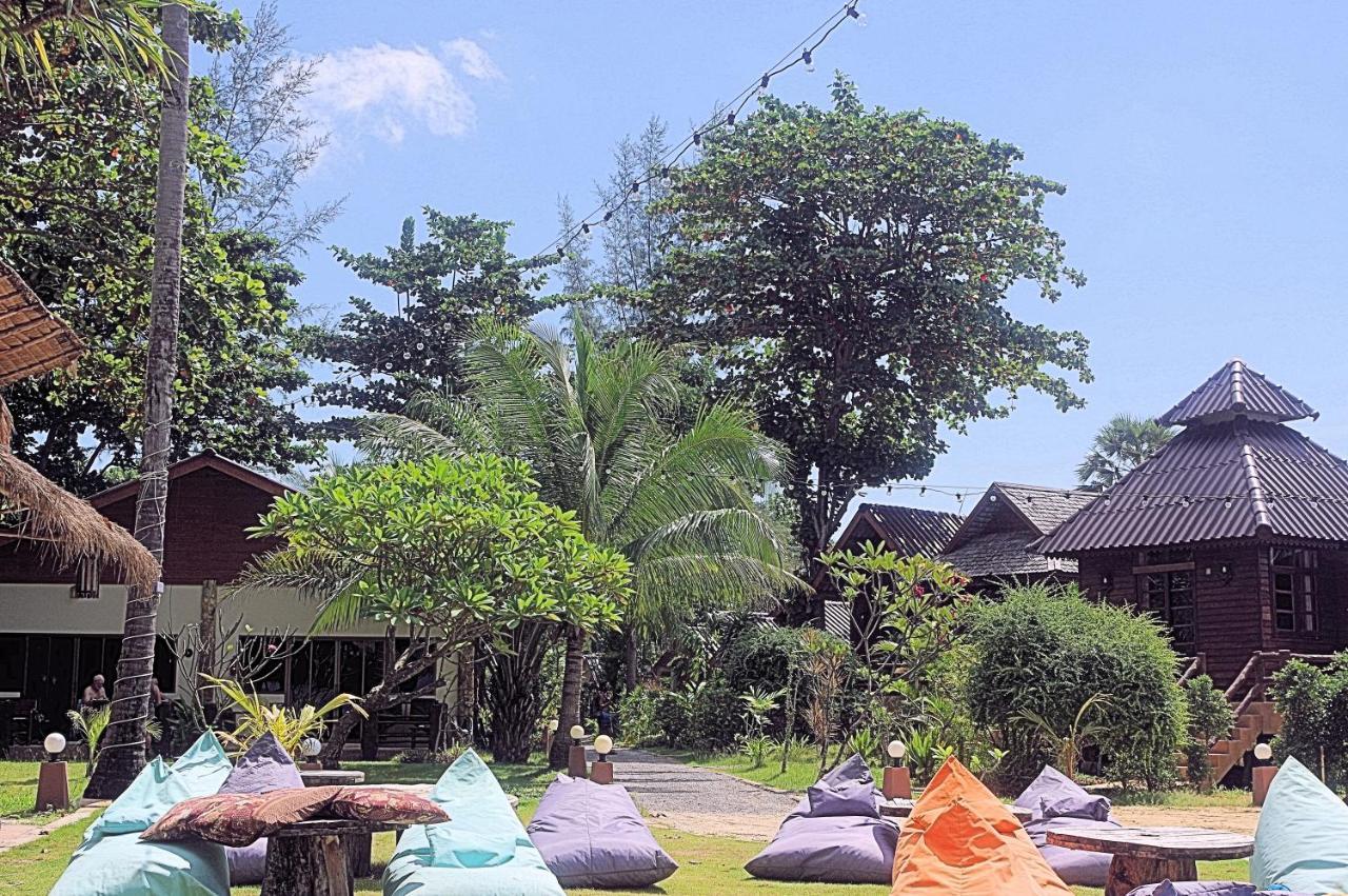 Thai House Beach Resort Ко-Ланта Экстерьер фото