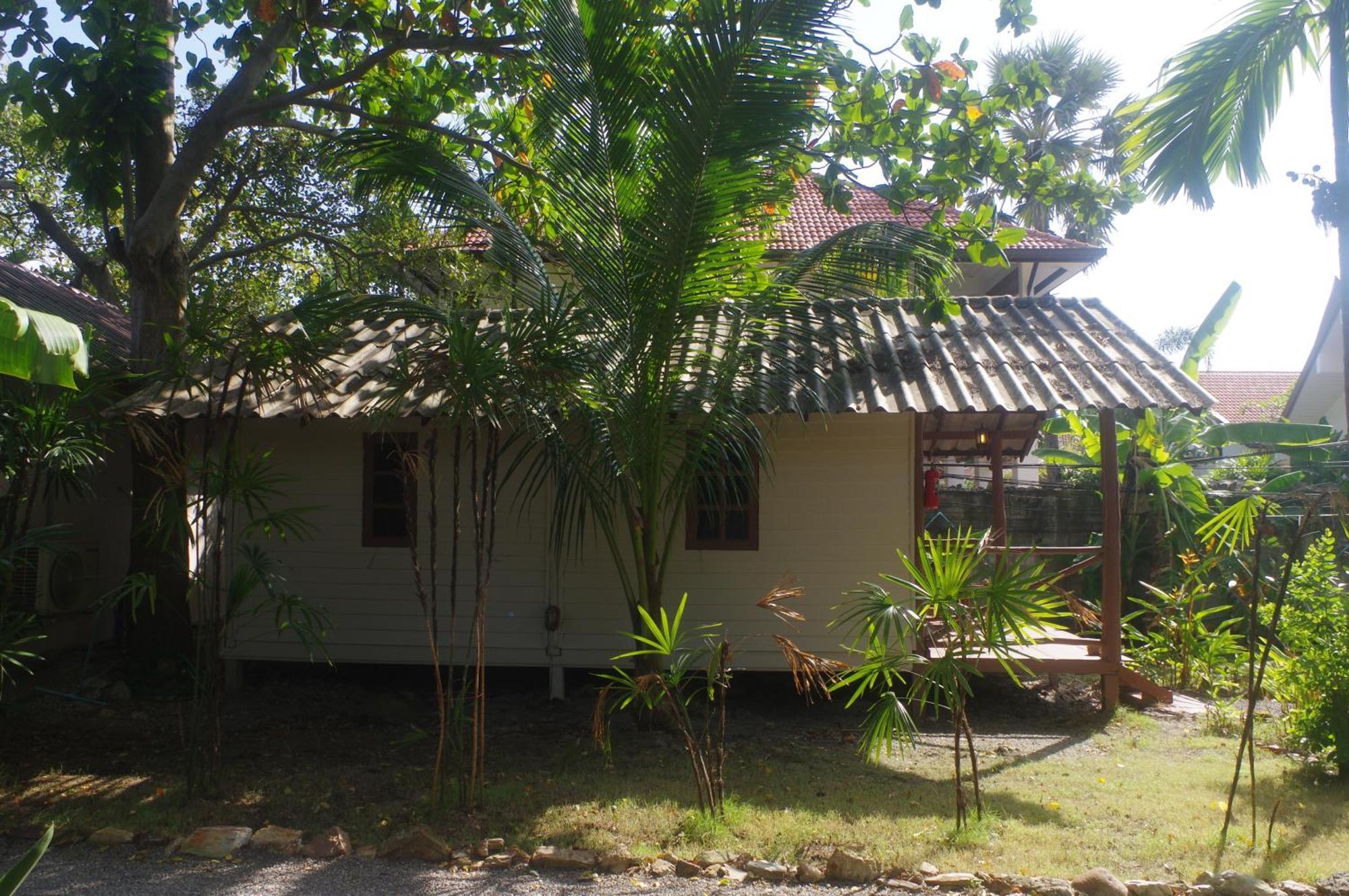 Thai House Beach Resort Ко-Ланта Экстерьер фото