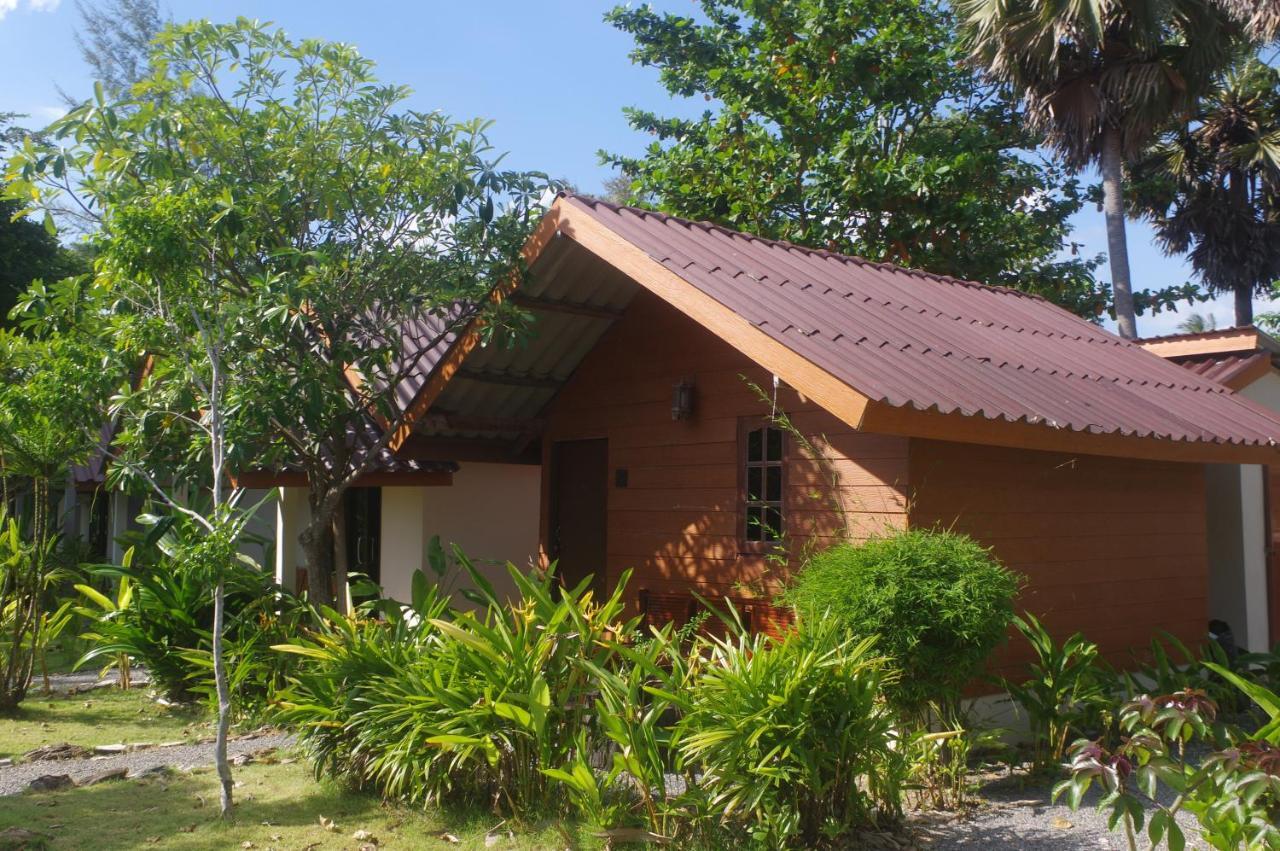 Thai House Beach Resort Ко-Ланта Экстерьер фото