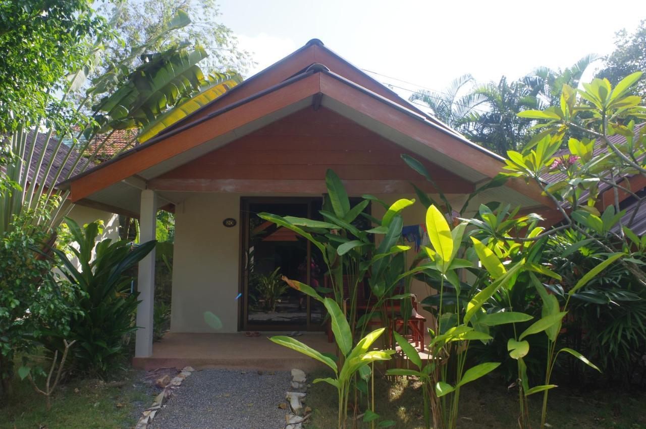 Thai House Beach Resort Ко-Ланта Экстерьер фото