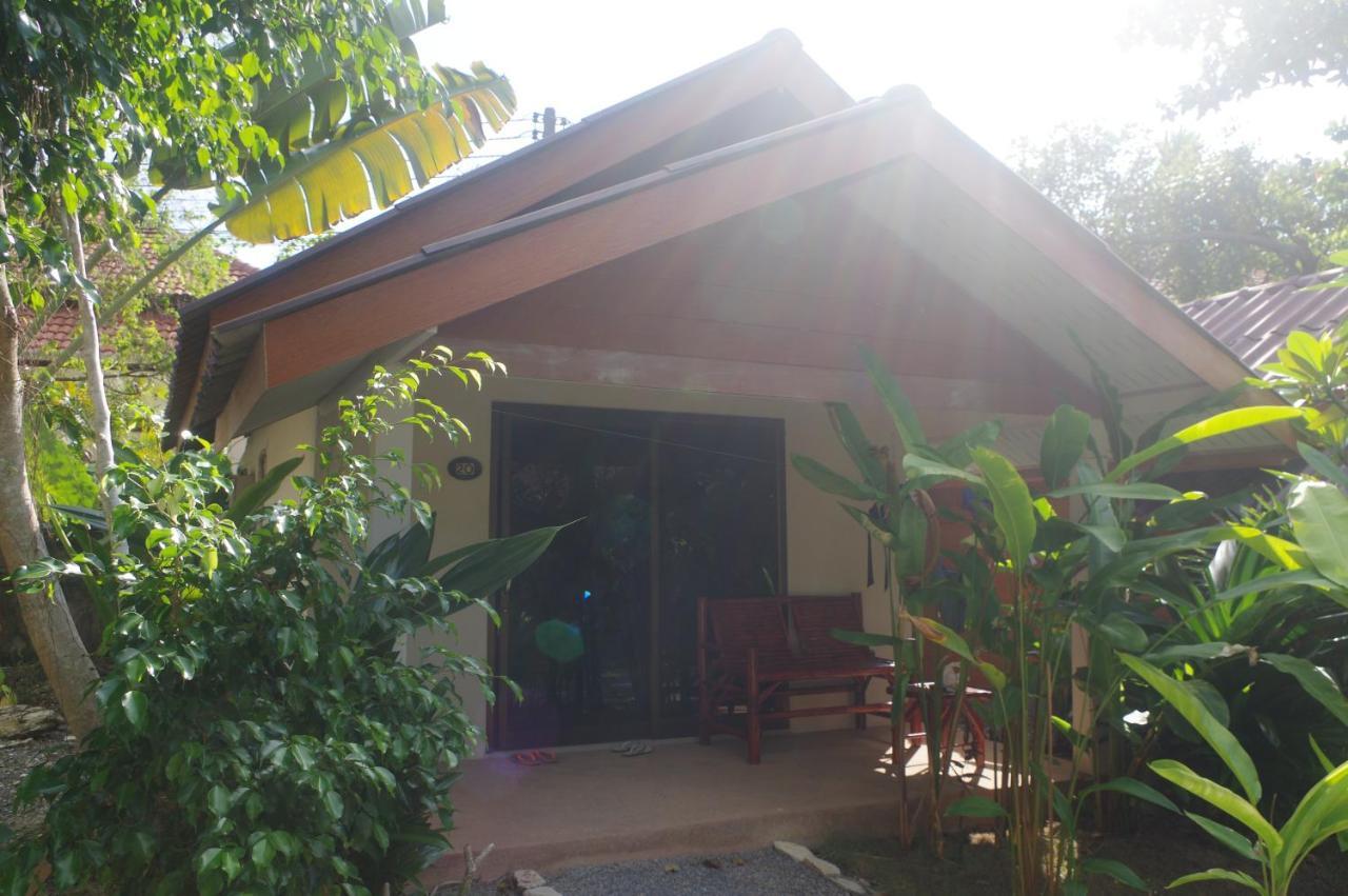 Thai House Beach Resort Ко-Ланта Экстерьер фото